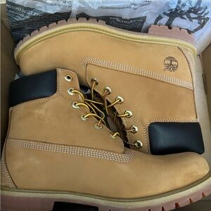 NWT Timberland 6" Premium Waterproof Boots Women's 10